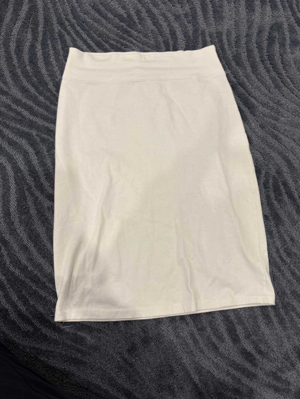 White stretchy pencil knee length skirt